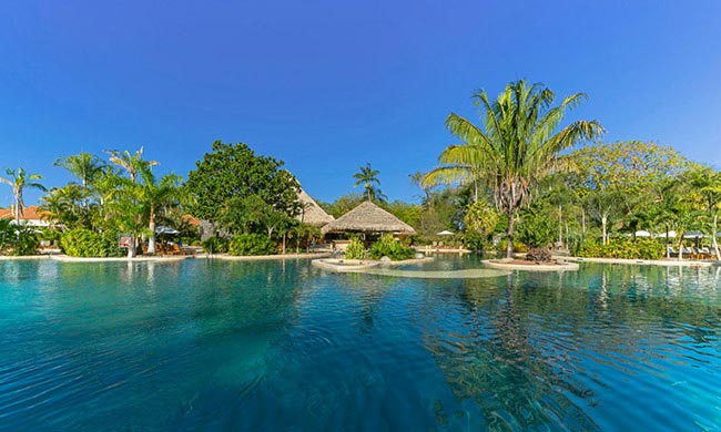 westin pool scene